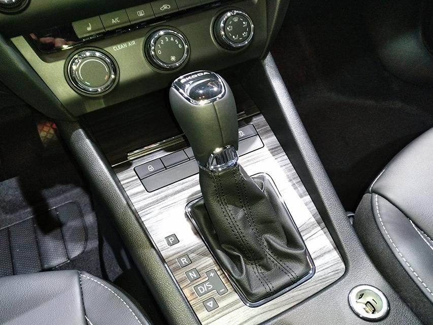 ���г������߷ֱ�Ϊ4687/1814/1479mm��ѡװ����ܺ��1509mm�������ͬ��Ϊ2686mm��