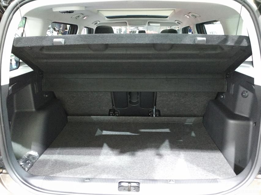 YetiκһԼࡢʵΪȫڵɫ׹ľĵ׺Ϊڲռ˲ʱеʡп̨һԲϣȥȽϺʵָҲǳ