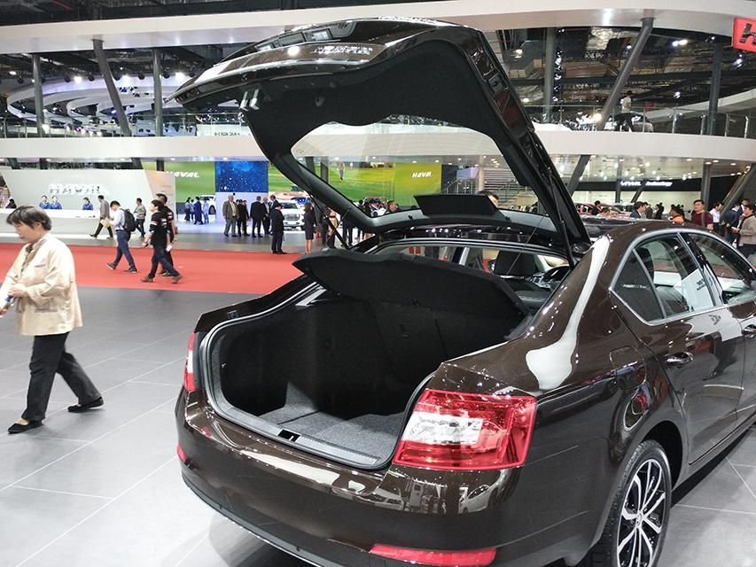 ����ֵ��ע����ǣ������¿���������泵�͵�β�Ʋ�û�в��ú���泵����ơ�