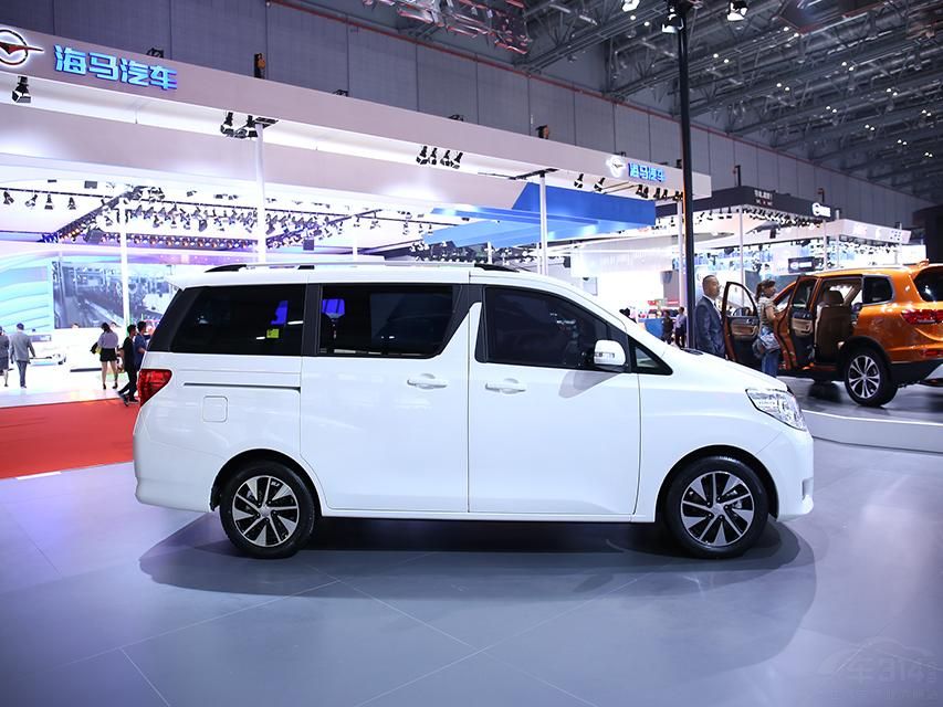 �Ӳ����������³�����B����D���������˺�ɫͿװ��