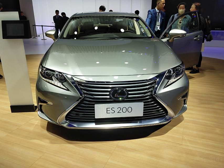 ��Ϊ��һ���߿���Ƴ������㣬�ڲ�Ϊ�ƹ⣬���Ϊ�׹⡣