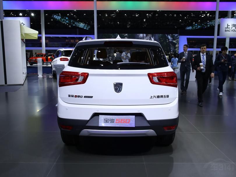 �³�β������ͬ��������΢����β����ʶ������560���м����˺�ɫ���塣