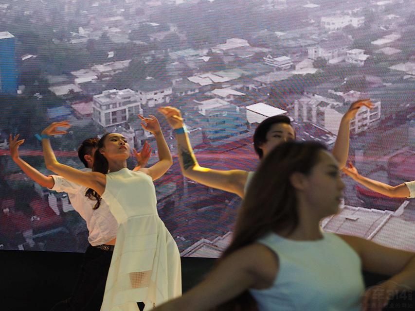 ���ռ������˿��ǰ���