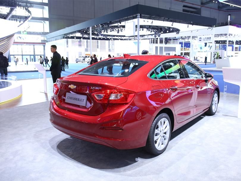 ���ǿ��Կ����ó��䱸��LED�ռ��г����Լ�Զ����һ���͸��ʽǰ��ƣ�ת���Ϊ±�ع�Դ��