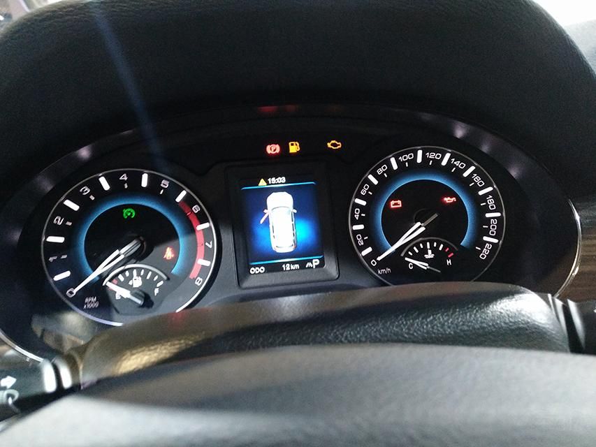 �ڲ������ͷ��沢û��̫��ı仯��D������������泵��ר������ɫ��ʶ��