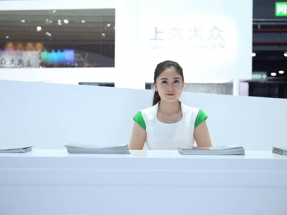 ��Ů����һ˫���������ӣ������峺���������ǡ�