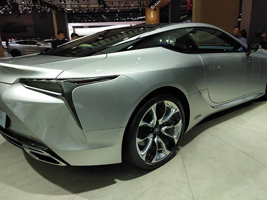 �������ͷ��������220kW(299PS)/@6600rpm�����Ť��248Nm/@4900rpm�����綯������Ϊ44.6kW(60.7PS)��