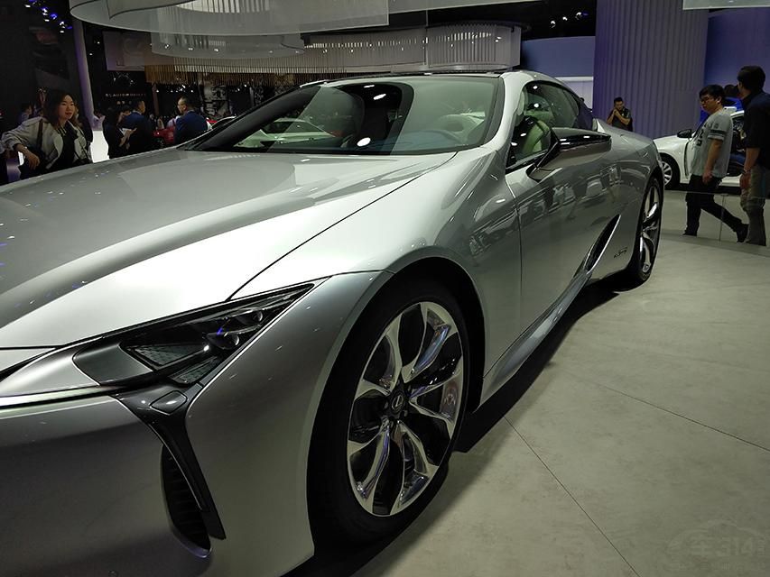 ��۷��棬�׿���˹LC500h������ͬ�³�����LF-LC��������������������ͷĴ��θ�դ��