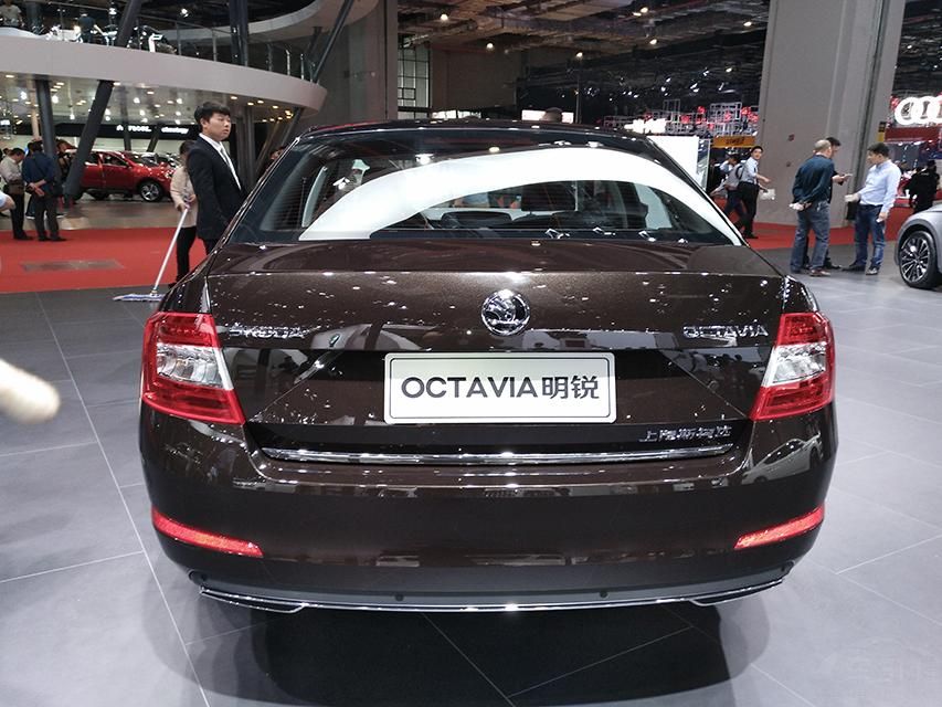 ǰ����������ȫ�µķ���ʽ��ƣ��ڲ�����ȫLED��Դ������ȥʮ�־��и��ԡ�