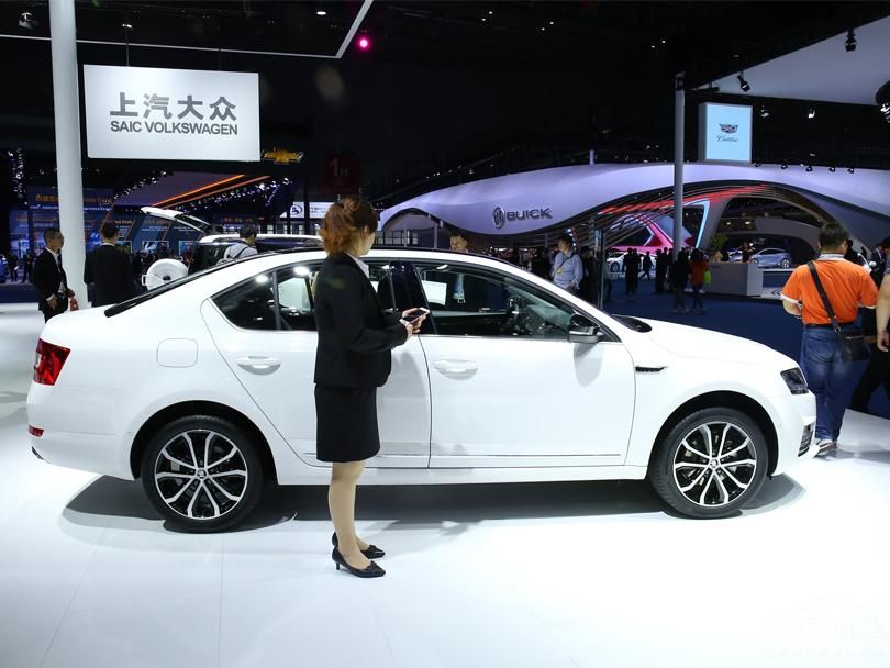 �����¿���������泵�͵�β�Ʋ�û�в��ú���泵����ơ�