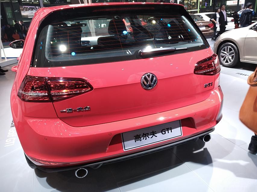 ��β����������ߺ����壬LED��β������Ч����Ϊ��ɫ