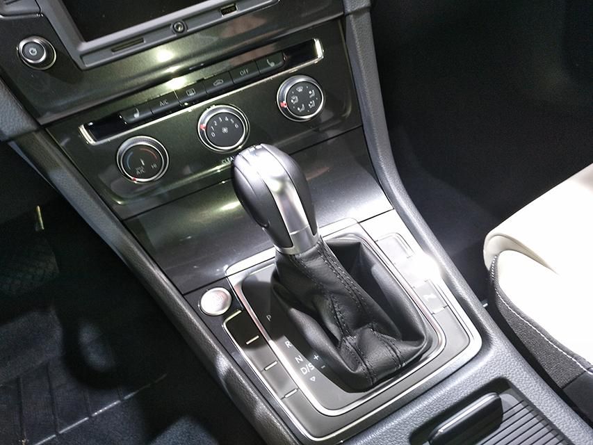 �п�̨���沿�����˴���������Բ��ϣ���Ƥ�����̵��ո�Ҳ�Ƚϳ�ɫ