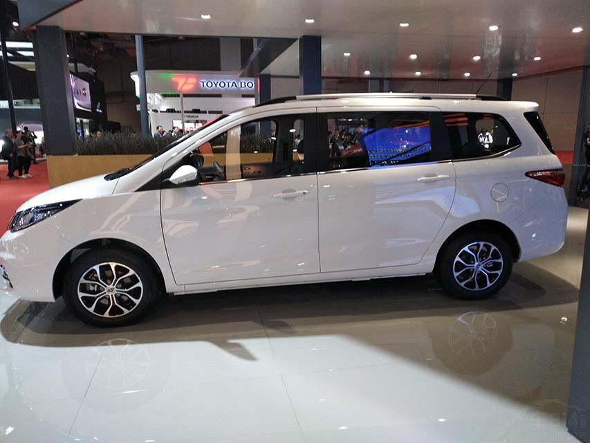 LOGO�·������жƸ�װ�������Ӿ�Ч����Ϊ���š�