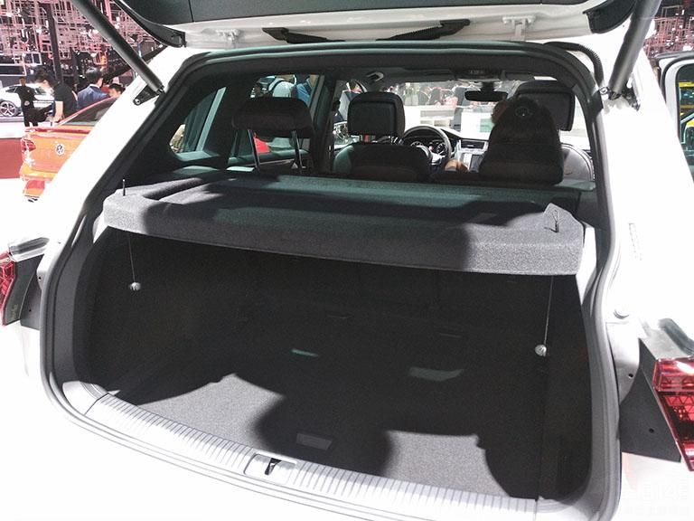 ˸դϵġR-Lineʶװ˲ȹɫü믵ƣ䱸19Ӣ챡