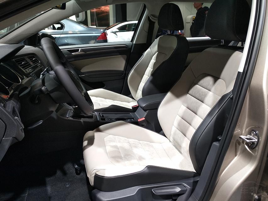 ���β���ȫ����ƣ��Ǳ��̺��пذ��ݲ�������ʻһ����б