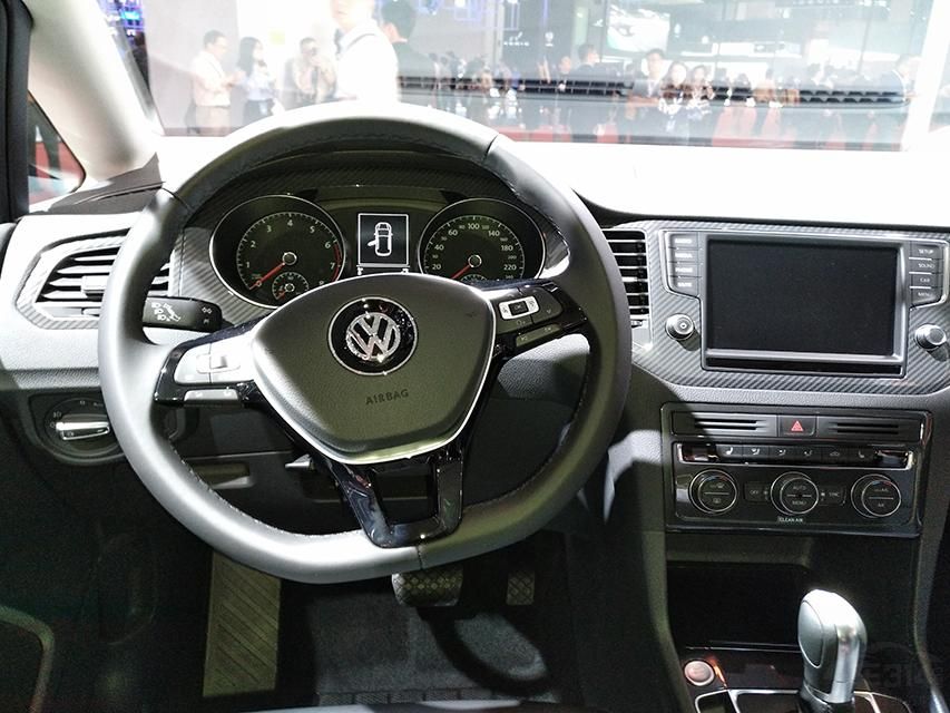 źŨMQBƽ̨ķ񣬺Ϥƣϱ˴һĸˮ׼ֻľƵװγ΢ԵЩ