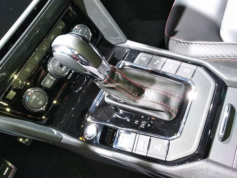 ֻ�������Ρ������䵲�ѡ������̵�λ�ü����˺�ɫ������ơ�