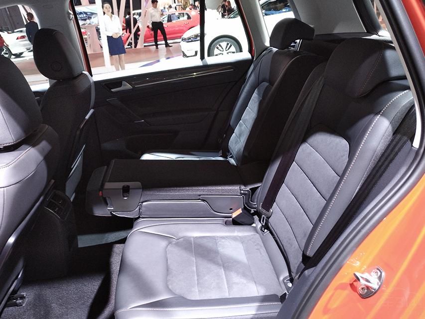 ߶sporstvanҲֻλṩɫĺԣηŵ֮װؿռܹﵽ1520L