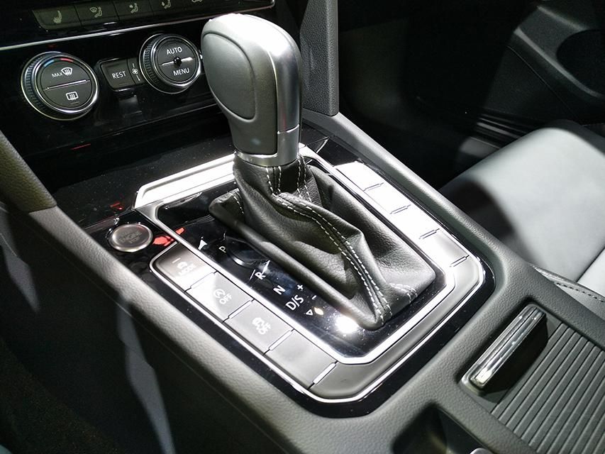 ε R-lineһ׼гĴռ伫Ϊ죬ͬʱSUV߱ĸٲٿȶԡ