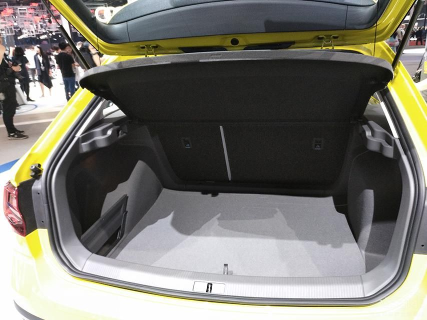 ͨ泵ȣε޽ȥĻɫͿװ⣬ϱ˸߶һ¡ϺɫĿ׼ԼܣչֳʮʱжֲʧҰԵķ緶