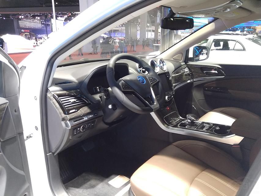 12.1Ӣ����ʾ����������ɫ�ɵ�