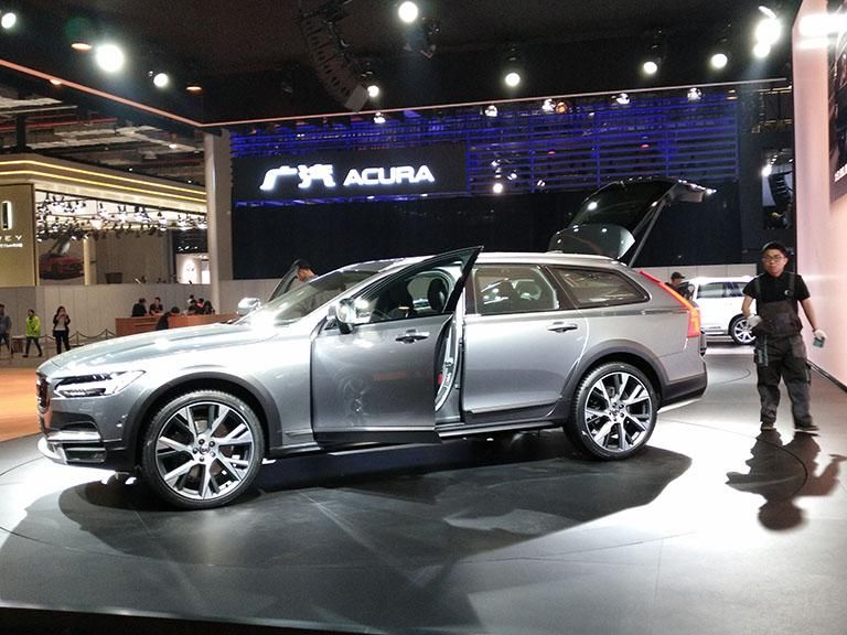 2017ϺչֶV90 CCʽࡣ³еCC˼Cross CountryɼֶV90 CCλһг