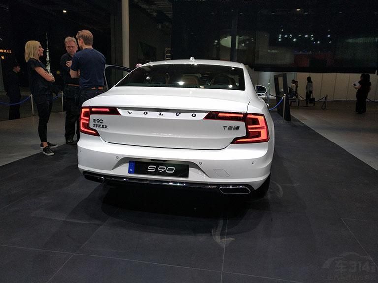 C��LED��β�ƴ���ͷ����ƣ���ʶ�ȸ�