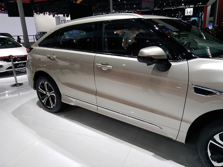 UR-V͵ϣCONCEPT DԪأʽLEDơUʹǰһᴩβƣЩUR-Vźܸߵıʶȡ