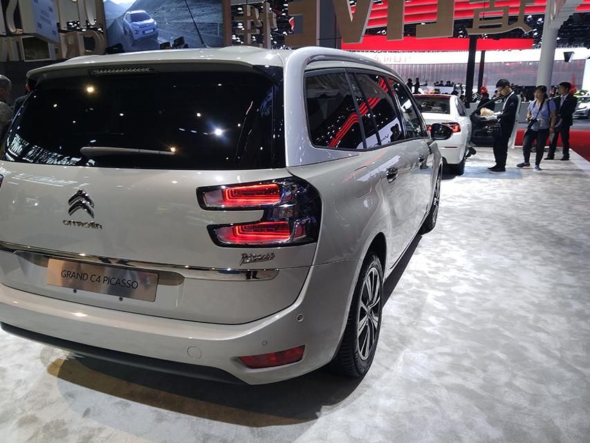 ۷棬¿Grand C4 PICASSOȫµǰƣϲդߴӴ󣬵ײոܲ˹ᴩʽƣC͵ĶƸ