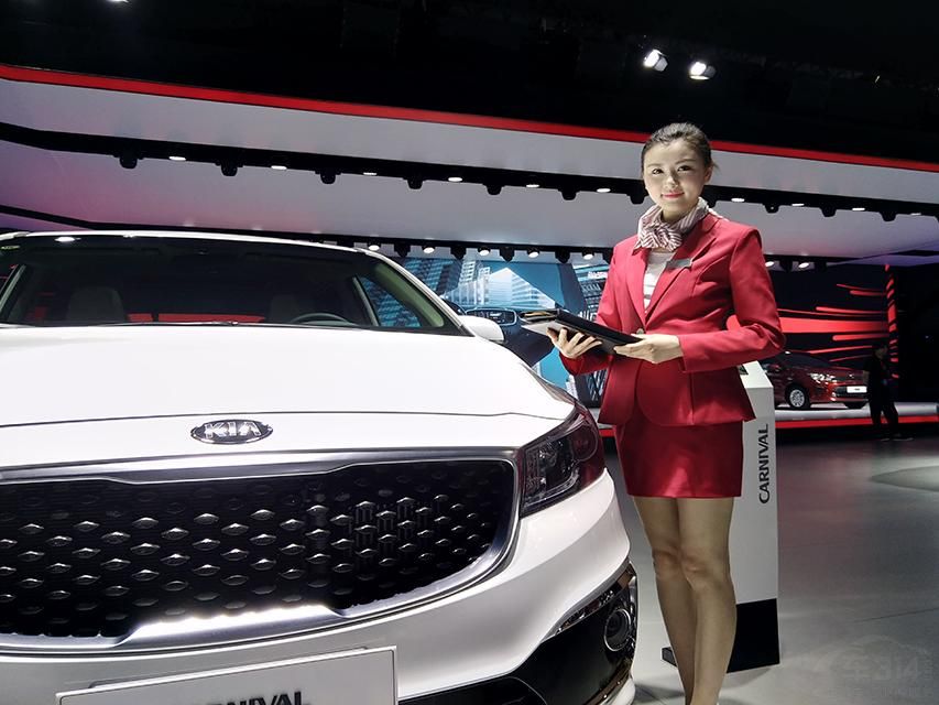 �����覵�Ƥ��͸��������ۣ�������˫����õ�廨�꽿�����Ρ�