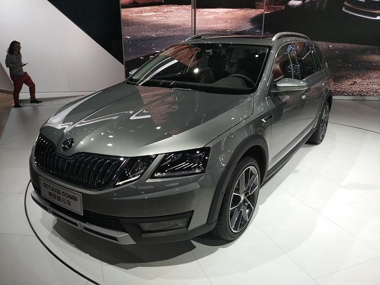 ˹´Ƴа棬³ǻںֻǵߣһ̨糵ټ˶ĳβȫSUV͡ټϵۼۣаĴ켴ˣ