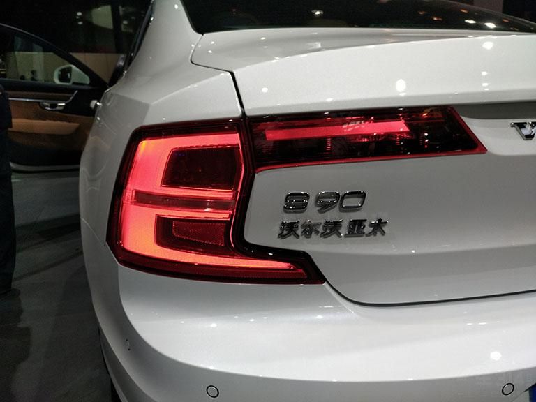 ֶS90 T8춯2.0Tеѹ+ѹʵ235ǧߡֵŤ400ţ׵Ķ綯Ϊ68ǧߡֵŤؿɴﵽ240ţס