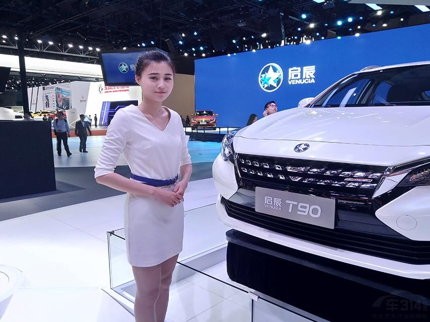 Ũ�ܵĽ�ë���Ȼ�������Ըз���˫������ʱ�޿̲�͸¶�����ַ��顣