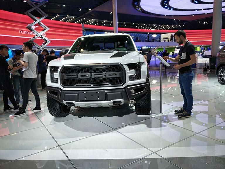 F-150 Raptorݲô׳ǰոܡ䱸µĽդǰ󻤰塢ȣģ׺