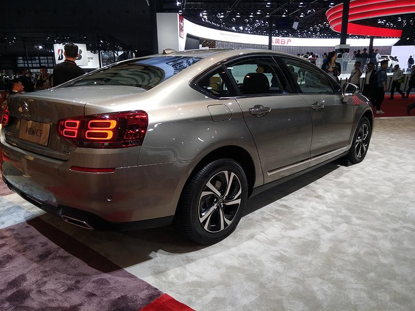 �³������߷ֱ�Ϊ4825/1860/1480mm�����Ϊ2815mm��������������ֿ��������20mm��