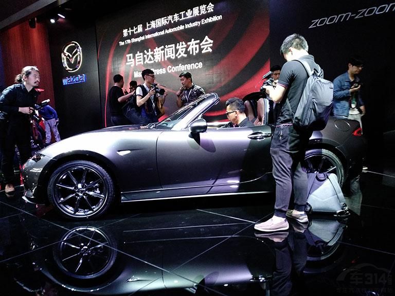 RoadsterͣMX-5 RFĳǳﱳͿȥΪС