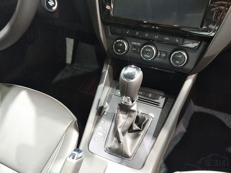 ȦΪ18˫ȦܲܣԼȫ촰βڰĳͷǳƣֻǱոܵ°벿ǾƵ