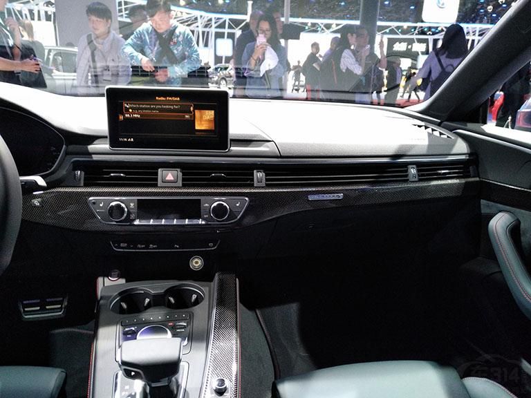 һ̨3.0T V6ѹʴﵽ354ֵŤ500ţסƥ8Զ䣬Լquattroϵͳ