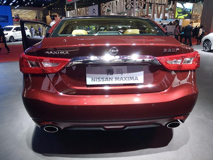 ��ͬ���ǣ���������Ʒ��ƫ��������񣬶���������ǰ���˶�������׷��ʱ�и��Ե������ˡ�