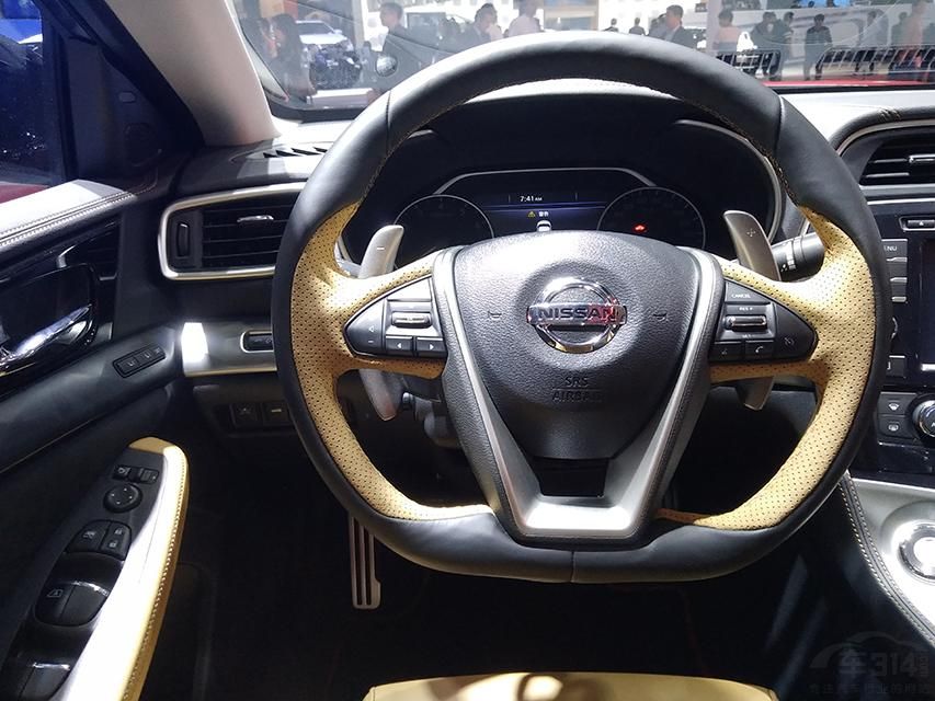 ͬղMAXIMA͵Ʒ񣬲ɫȫµĴ䣬п̨ɫ