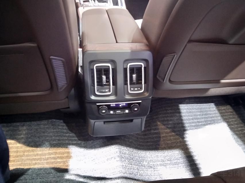 ���ռ䷽��ı���Ҳ�����㣬����173cm�ı༭��ǰ���Ŷ������÷ǳ���⡣