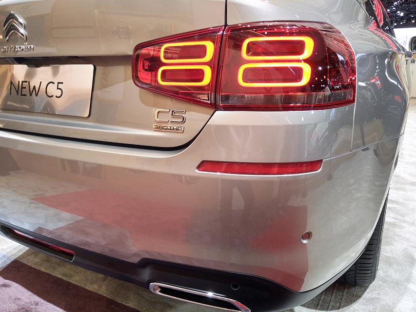 ˫�ߵ����ľ޴�����������˶���ʮ��