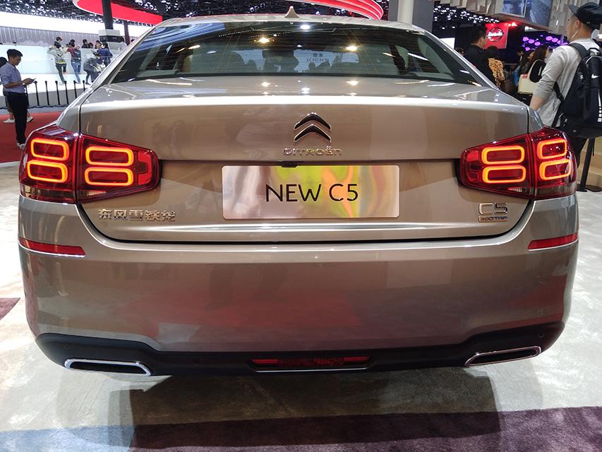 ��������ɫ�ĺ�β����ƣ���ӱ����