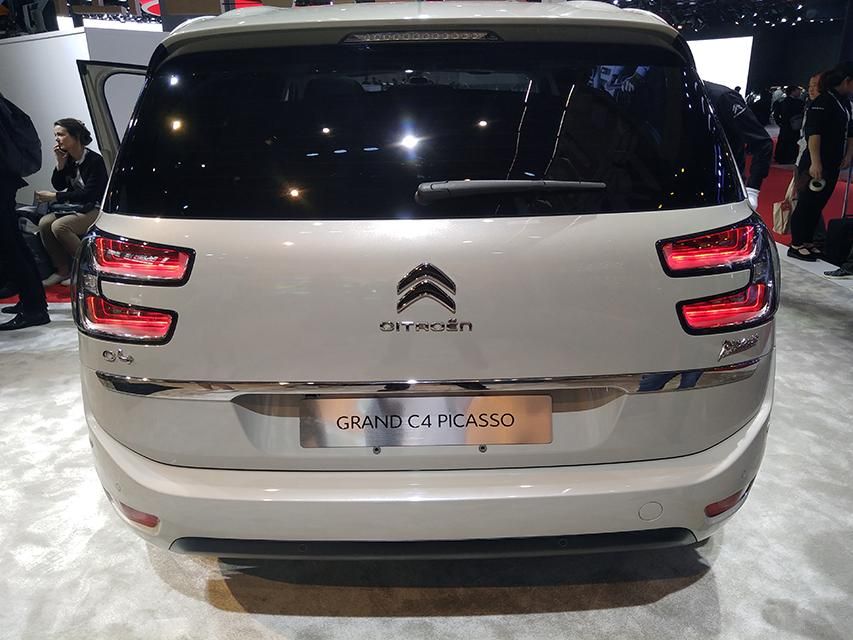 ¿Grand C4 PICASSOǰդߴӴ󣬵ײոܿڹᴩңCͶƸ