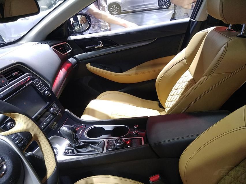 �п�̨�����������Ķ��˲����ʵ�������Ƥ�ʲ��ϰ������ĸ������ڳľ����Ӵ����ĵط�������Ƥ��ŷ������Alcantara�����ϸ��Ǳ��档