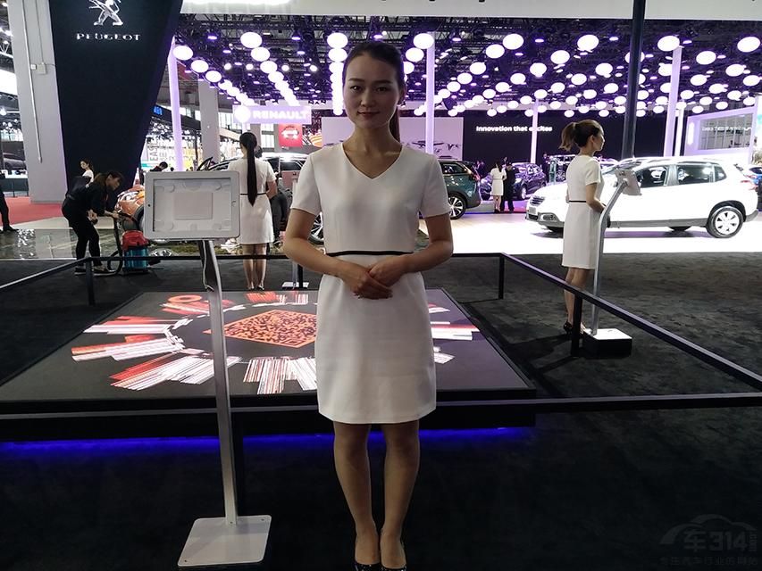 ������ʤѩ��˫Ŀ����һ����ˮ������֮�ʣ�����һ�����Ÿ߻������ʡ�