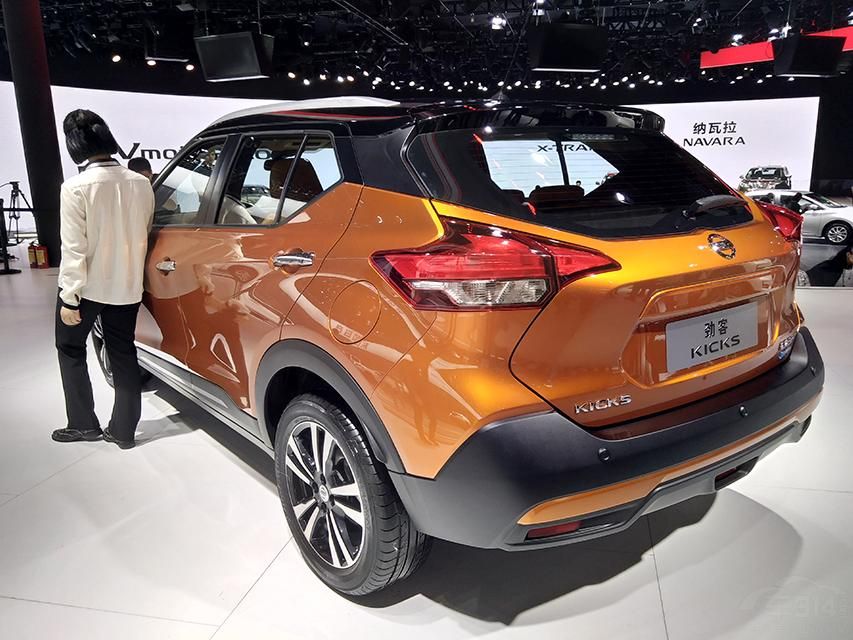 ��β�·�ʹ���˴�����ĺ�ɫ���ϲ��ʱ��ոܣ����Գ�һ����Ұ�ԡ�