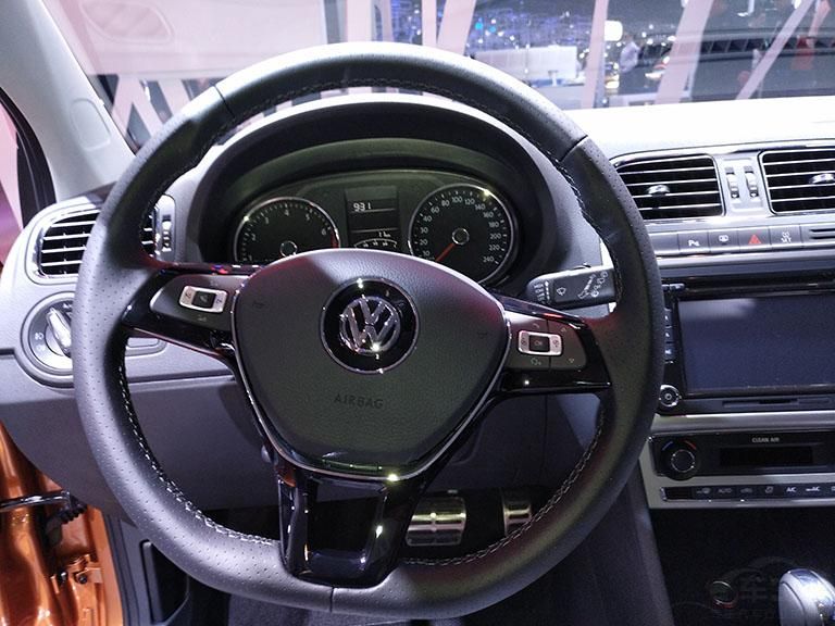 οԿ÷iPodĵƣһ˸е쳣˷ܡ˵Cross POLOΪƵһSUV