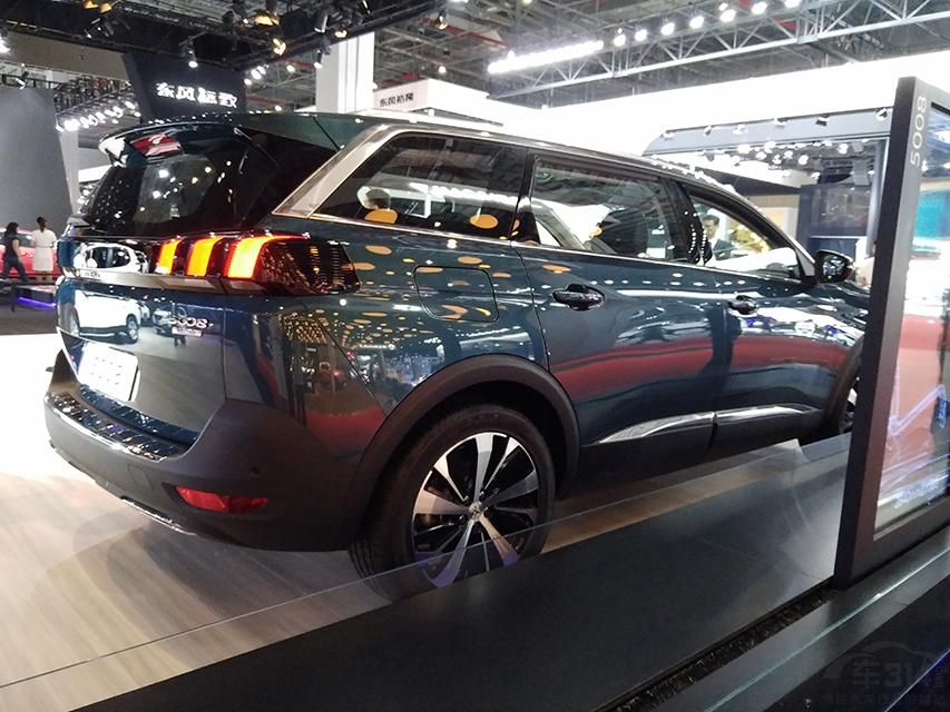 ����������Ϊƽֱ��������Ӫ��������ڲ��ռ䡣