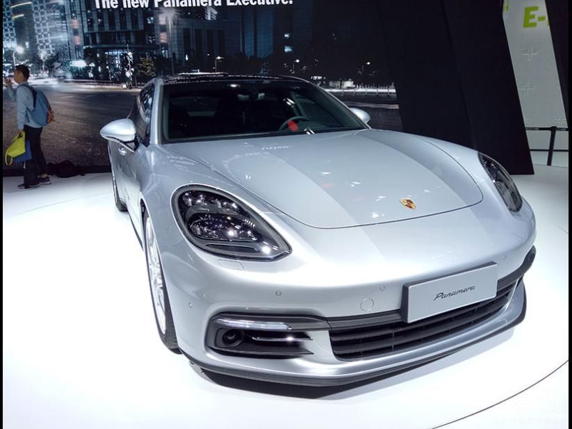 ¿ Panamera еĳƱ˱ʱݵĵͷӰڷոǣǿ˺󲿽˶Сһֱβ